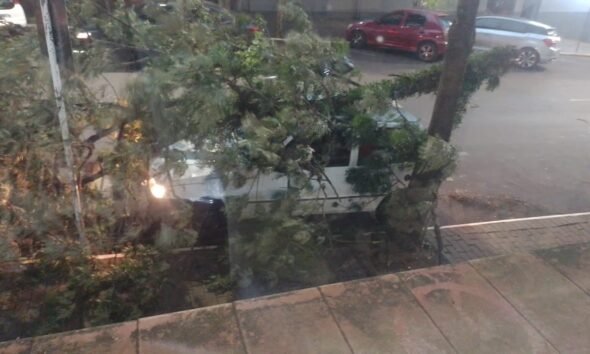 Temporal causa danos em residências e deixa bairros sem energia em Ijuí